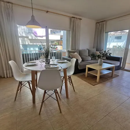 En Platja D'aro: A/c, Parking, A 2 Pasos De La Playa, 3 Hab, Terraza. - Es-209-12 *